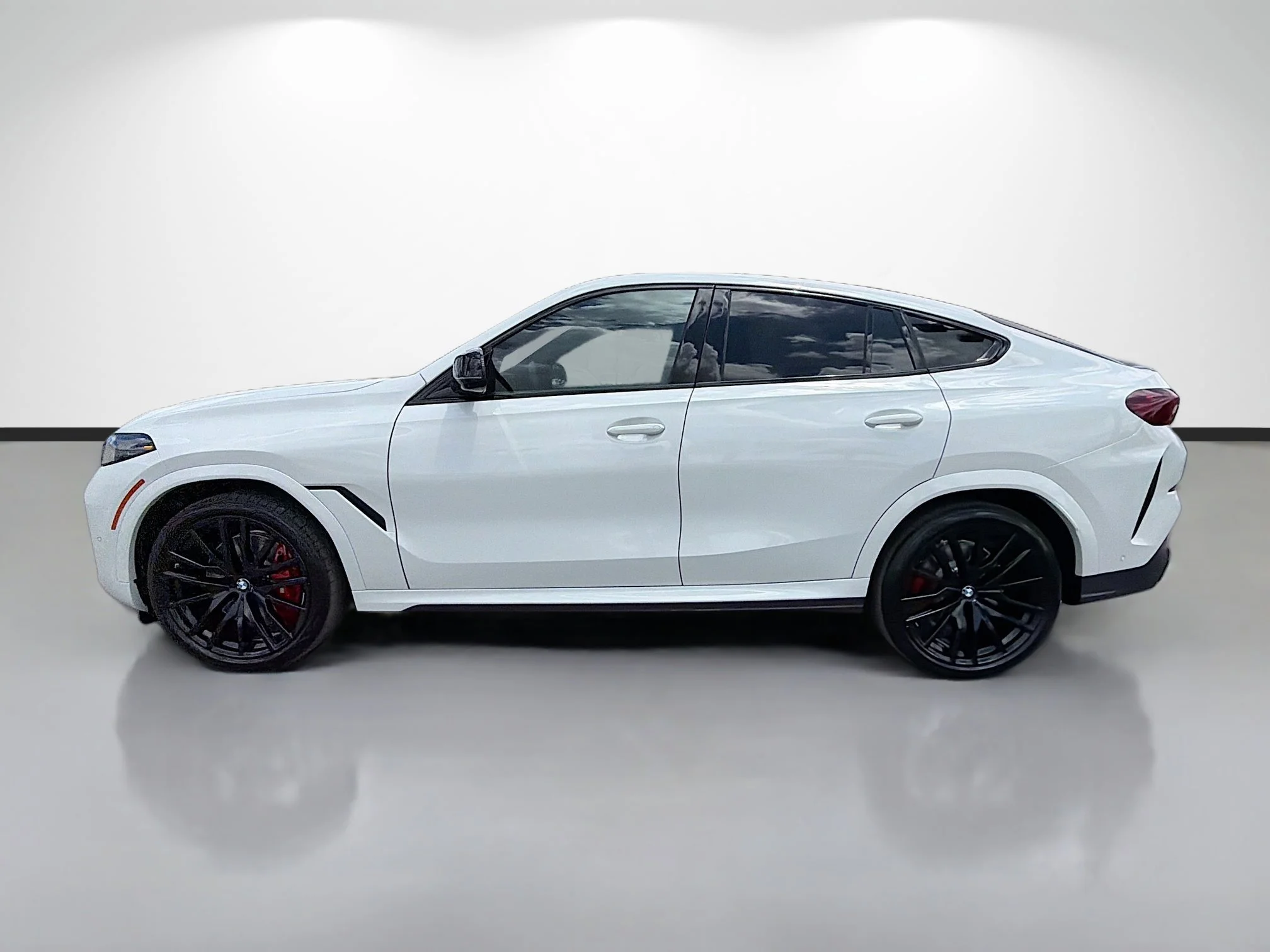 New 2027 Alpine White BMW M60i image 6