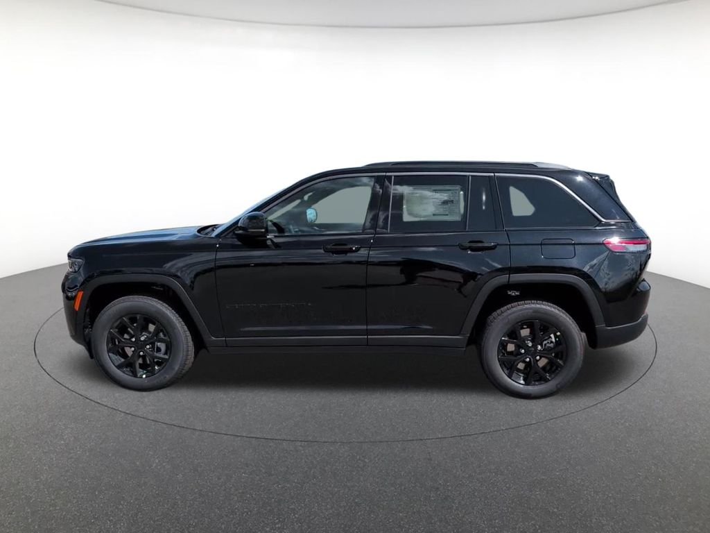 New 2026 Diamond Black Crystal Pearl-Coat Exterior Paint Jeep Altitude image 11