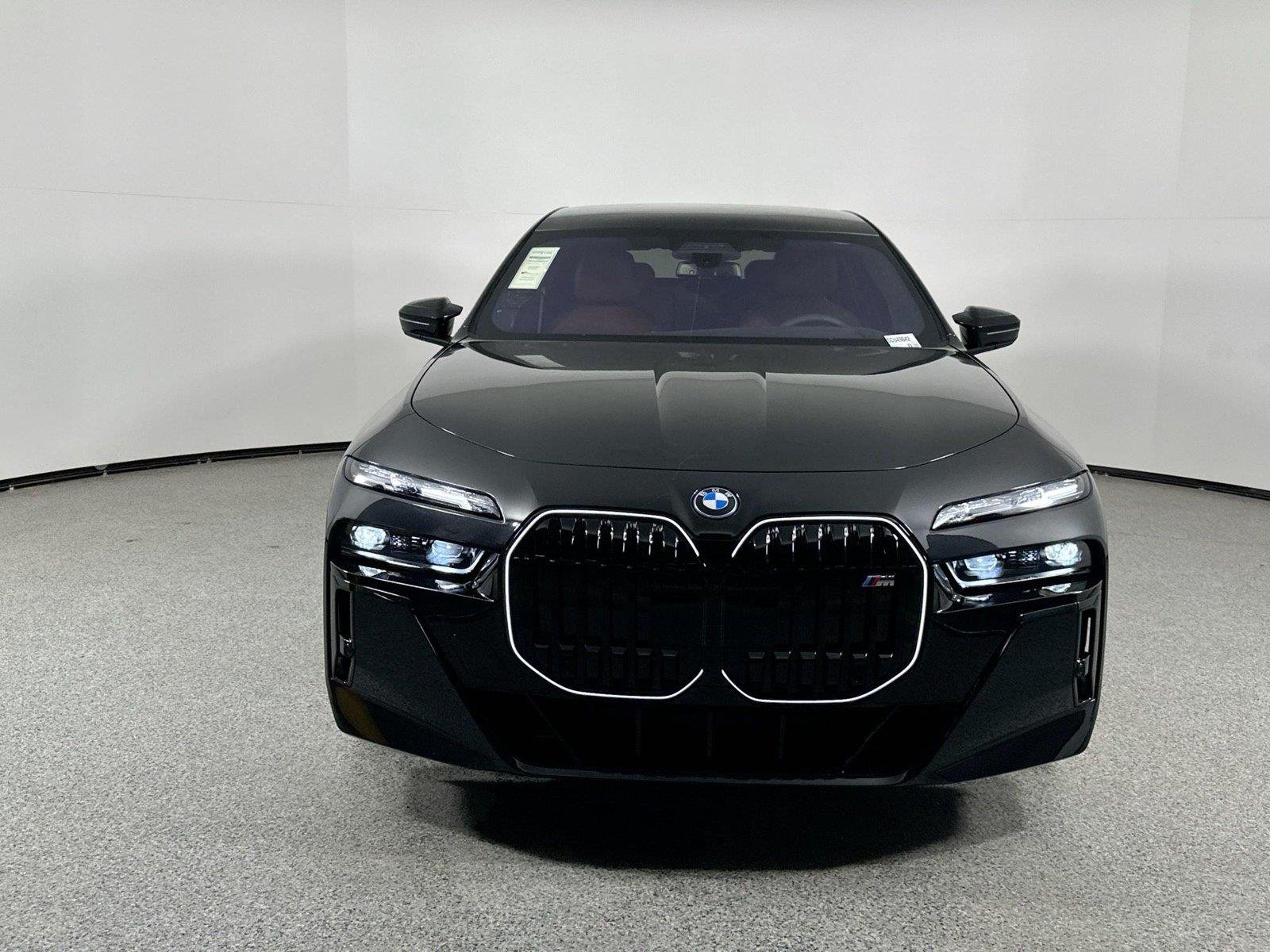 Certified Used 2025 Black Sapphire Metallic BMW M70 image 2