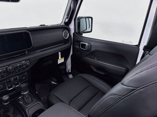 New 2026 Bright White Clear-Coat Exterior Paint Jeep Sahara image 24