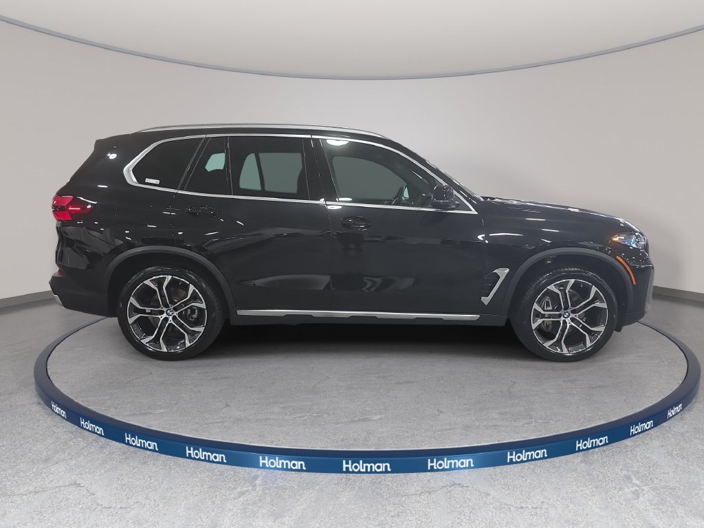 Used 2026 Black Sapphire Metallic BMW sDrive40i image 4
