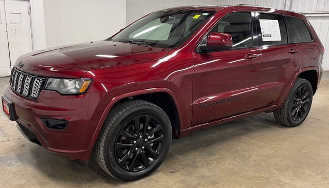 Used 2022 Red Jeep Laredo X image 3