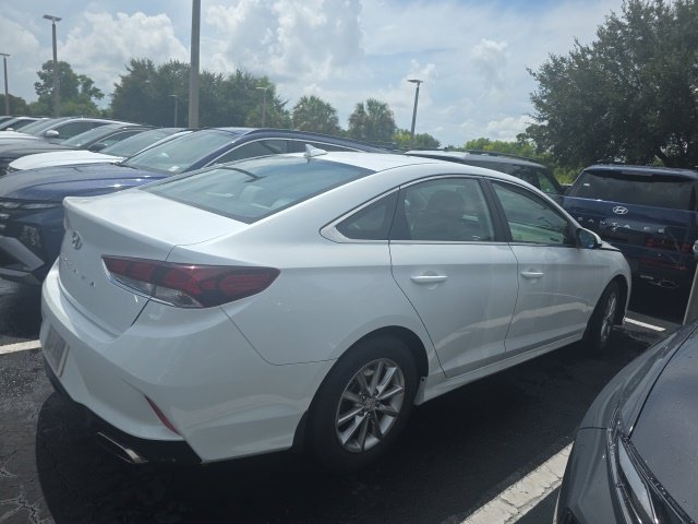 Used 2018 Quartz White Pearl Hyundai SE image 5