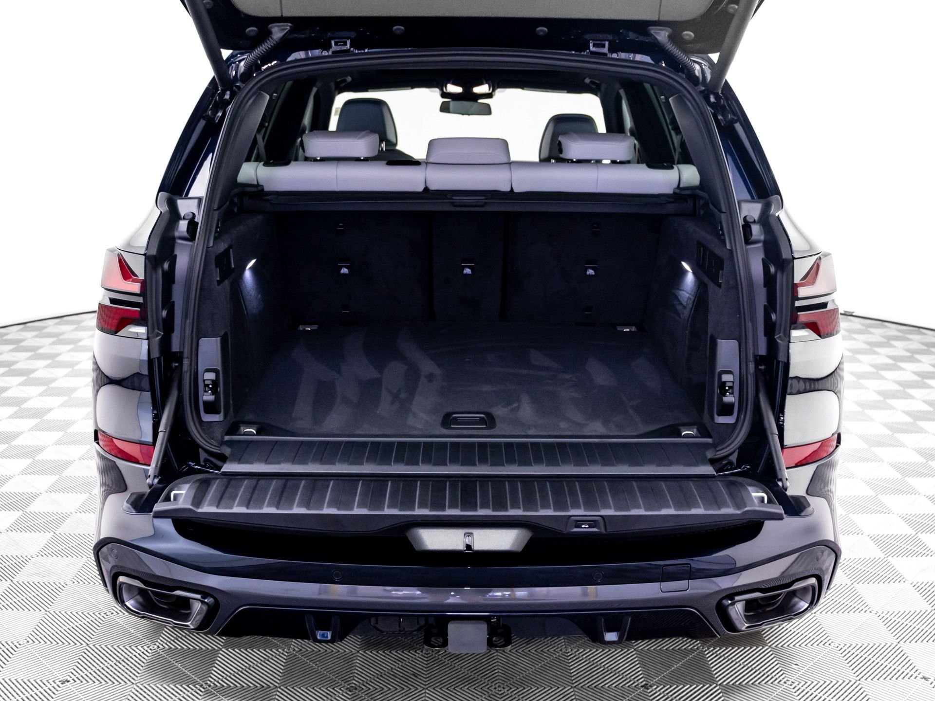 New 2026 Carbon Black Metallic BMW xDrive40i image 33