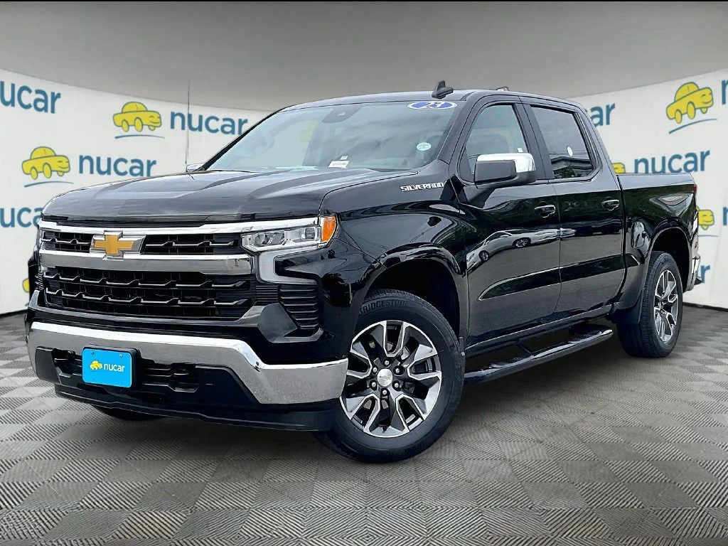 Used 2023 Black Chevrolet LT image 3
