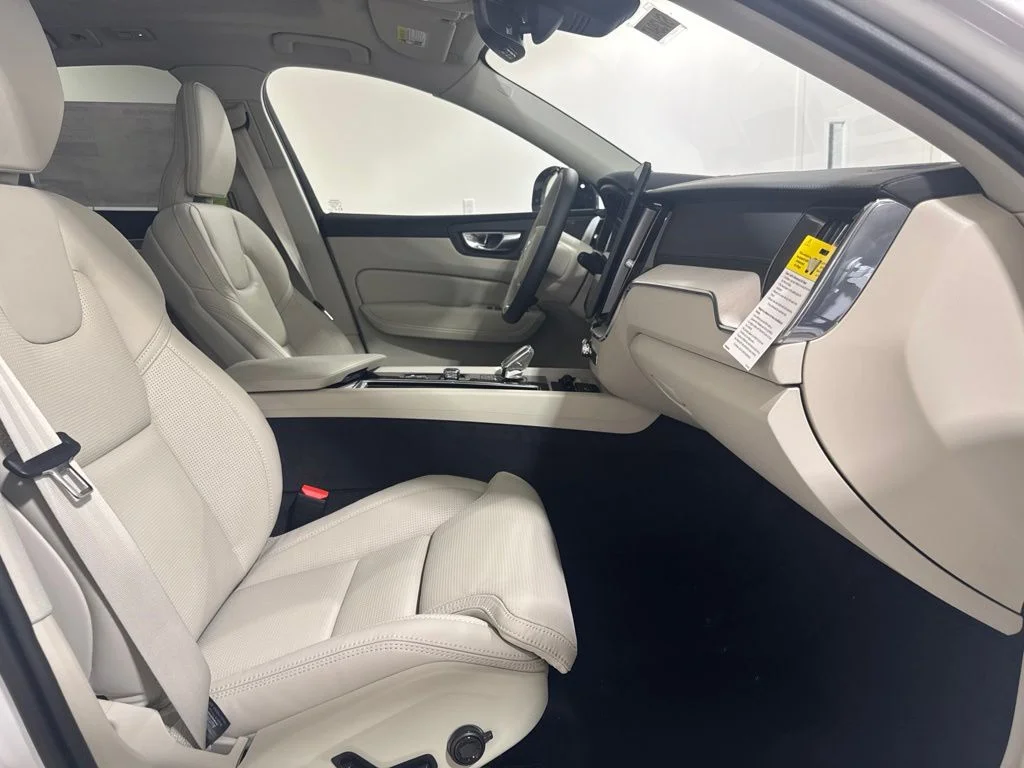 New 2026 Crystal White Volvo T8 Ultra image 28