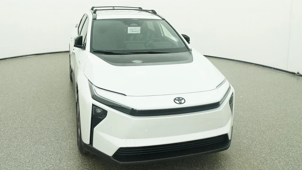 New 2026 Wind Chill Pearl Toyota XLE image 40