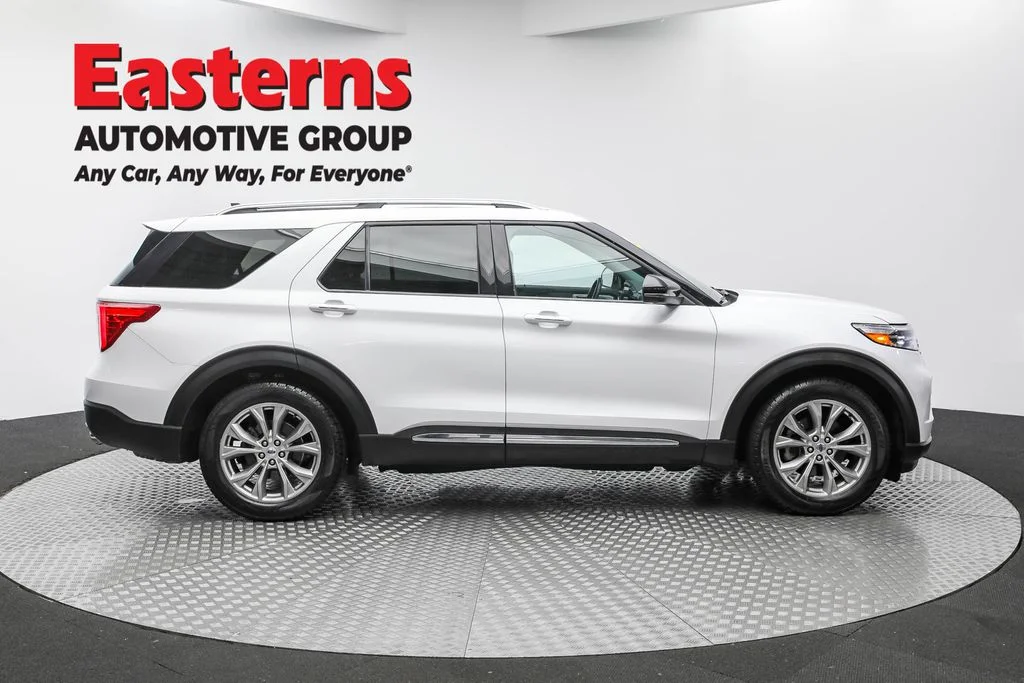 Used 2023 White Ford Limited image 4