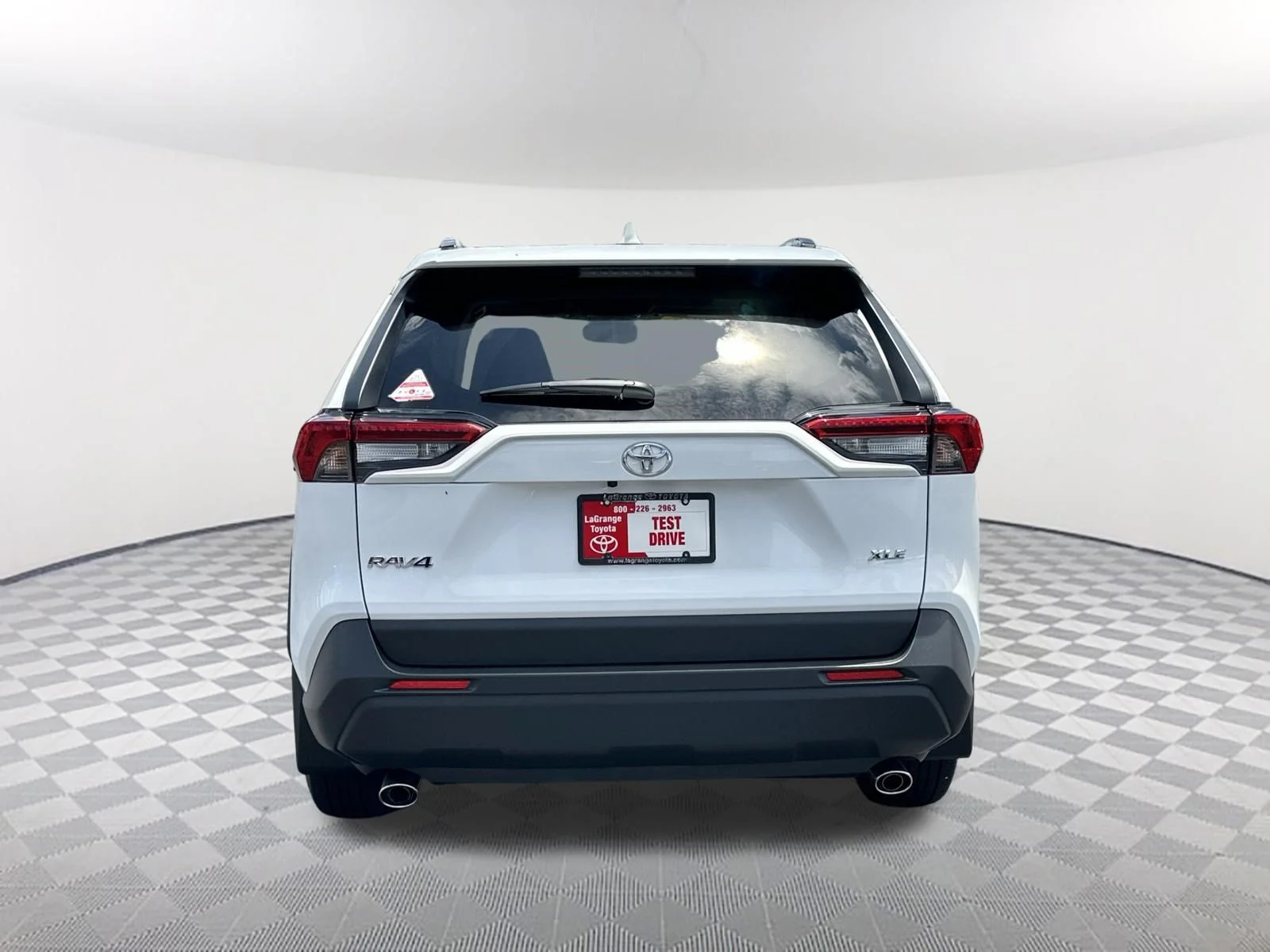 Used 2025 Ice Cap Toyota XLE image 8