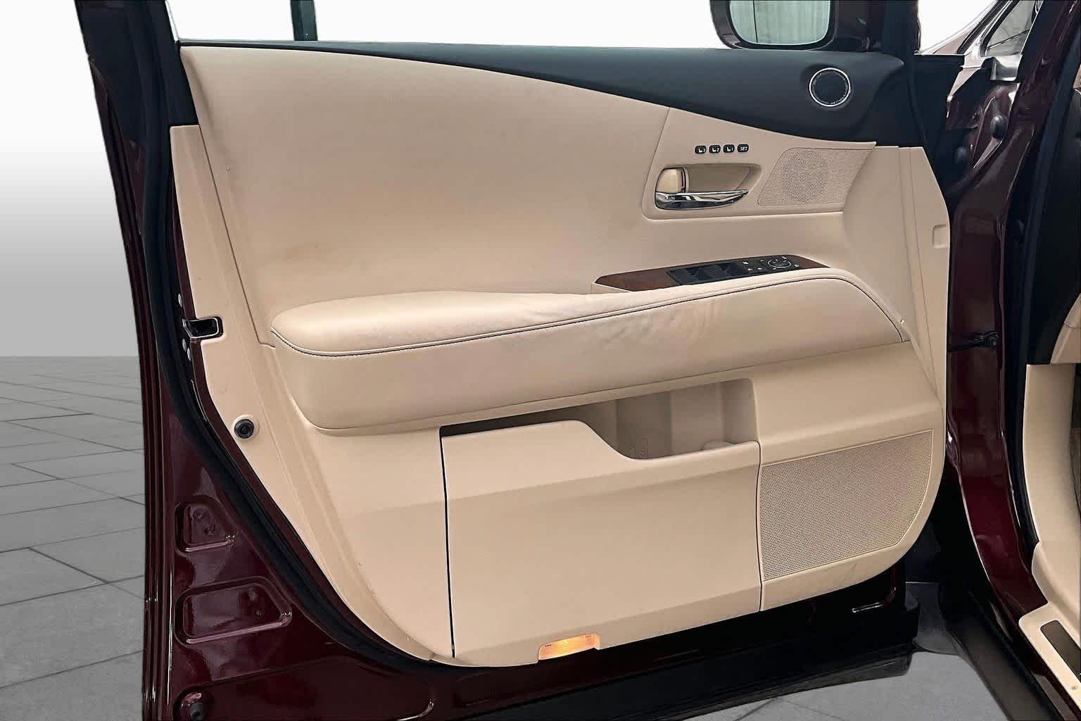 Used 2015 Claret Mica Lexus  image 22