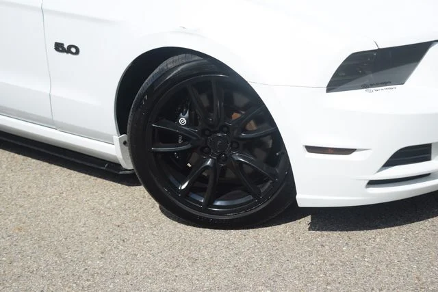 Used 2014 White Ford GT image 25