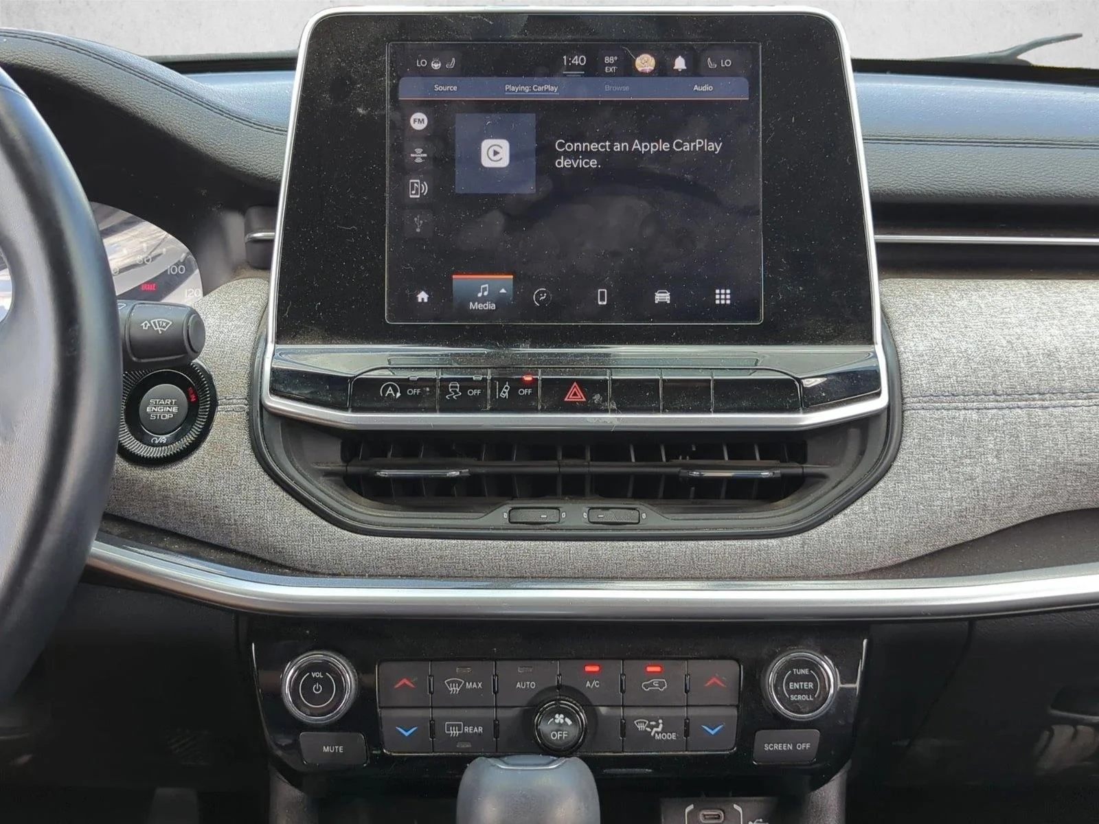 Used 2022 Diamond Black Crystal Pearlcoat Jeep Latitude image 12