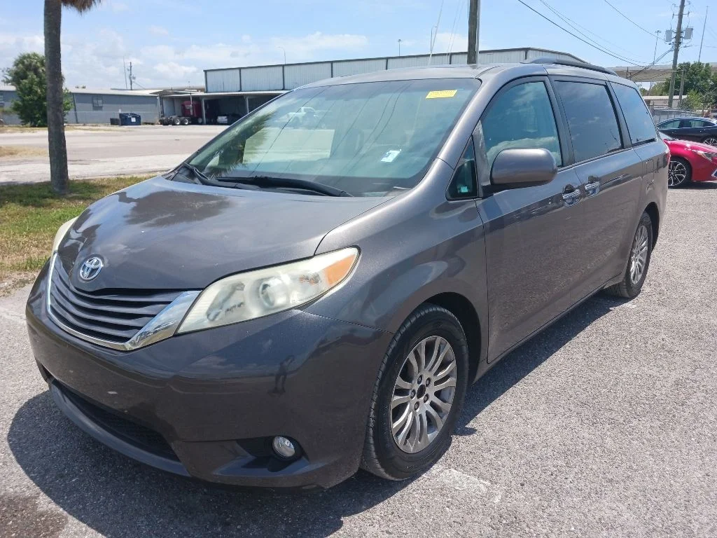 2016 Toyota Sienna XLE