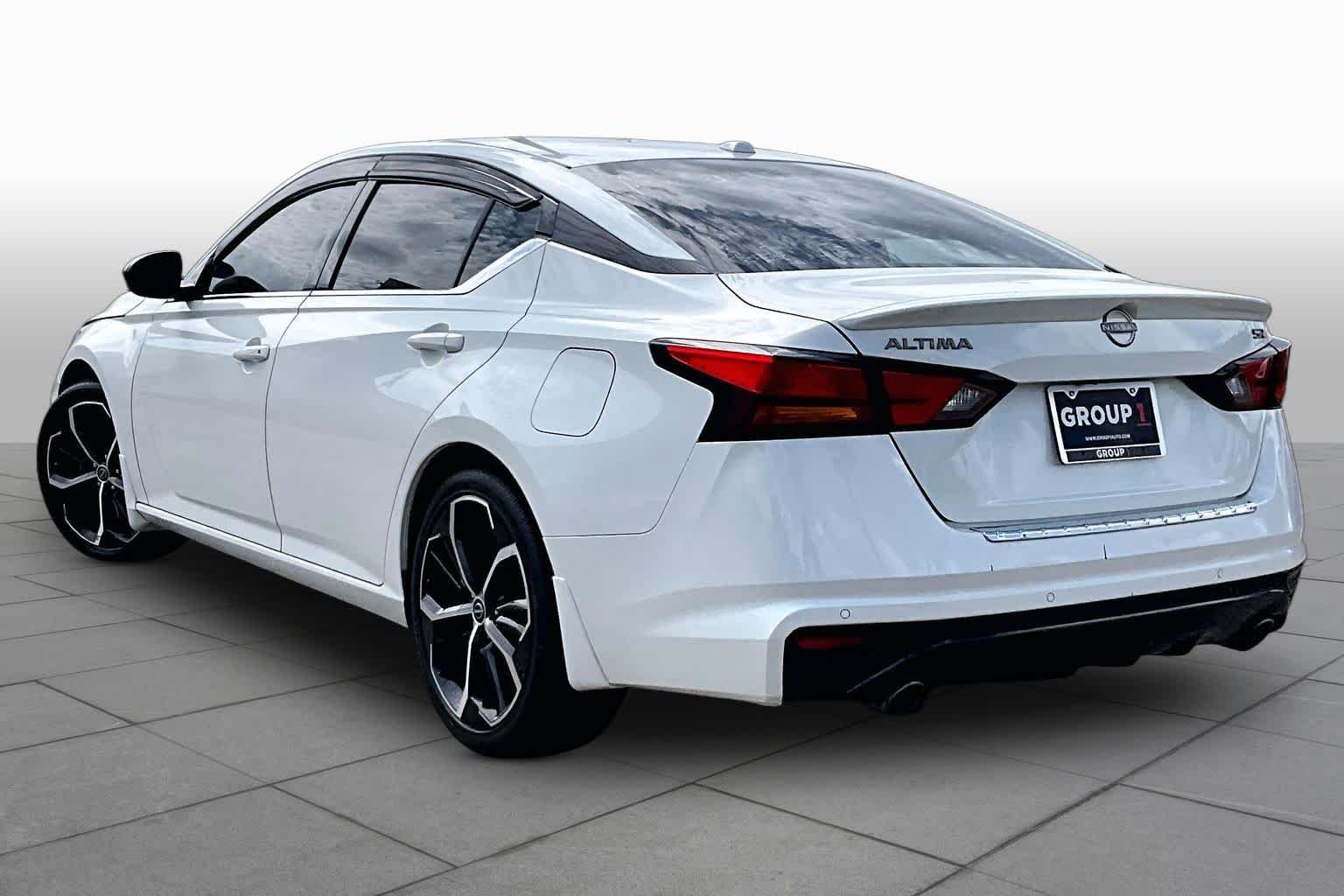 Used 2023 Pearl White Tricoat Nissan 2.5 SR image 12