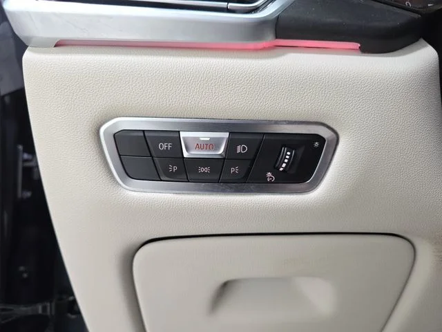 Used 2022 Arctic Gray Metallic BMW xDrive40i image 25