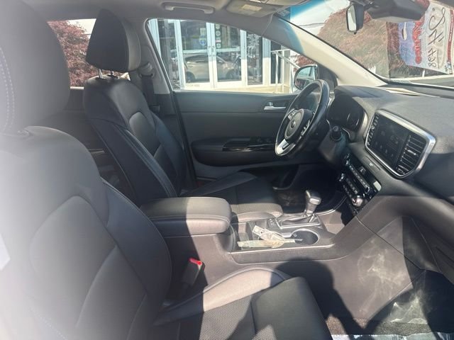Used 2022 White Kia EX image 25