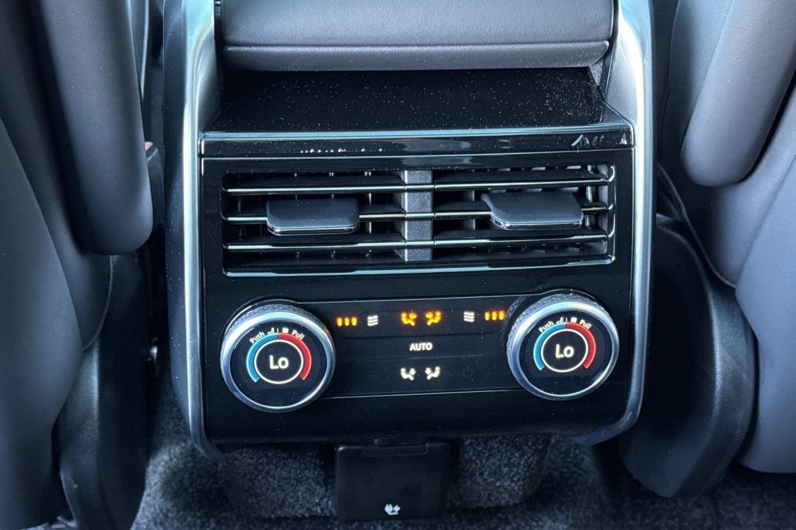 New 2026 Carpathian Grey Land Rover SE image 13