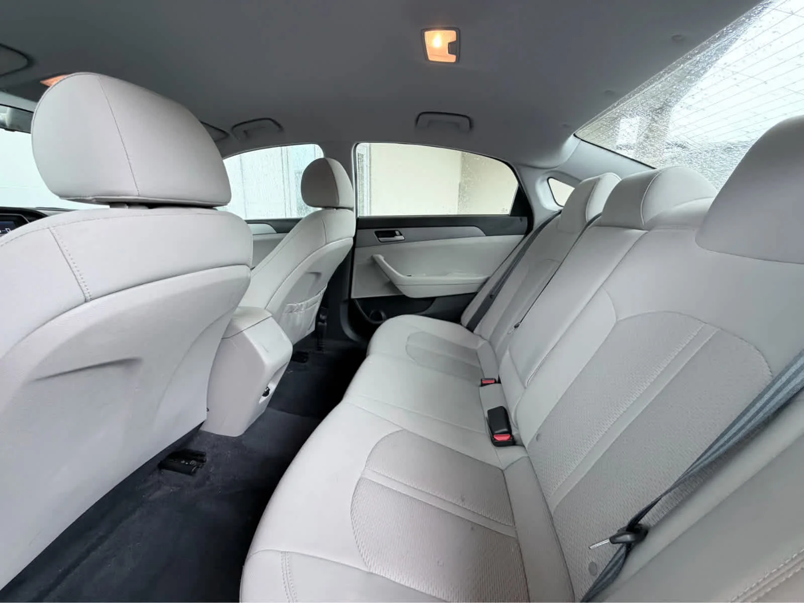 Used 2019  Hyundai SE image 22