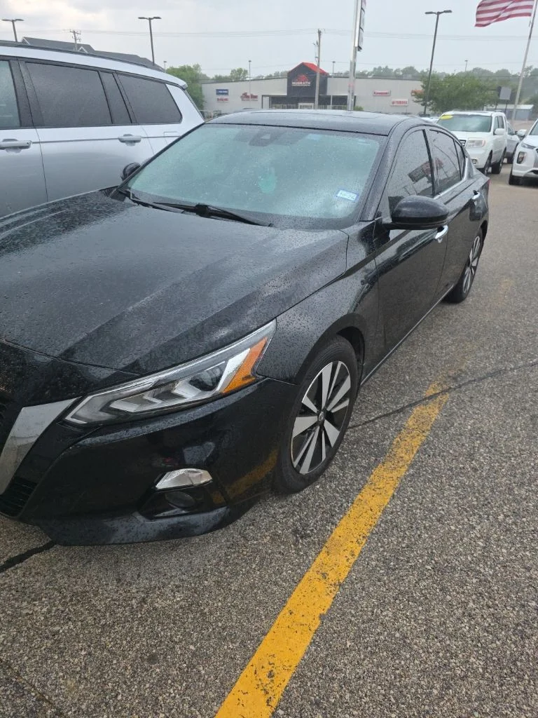 Used 2021 Black Nissan 2.5 SL image 4
