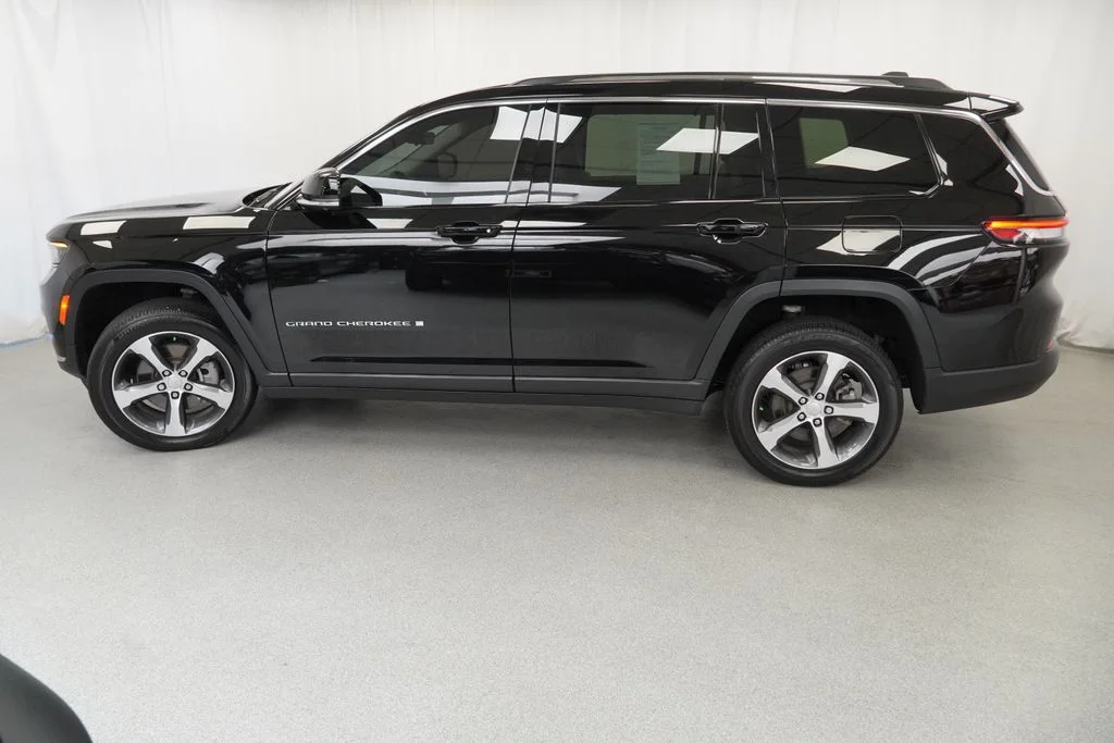 Used 2023 Black Jeep Limited image 15