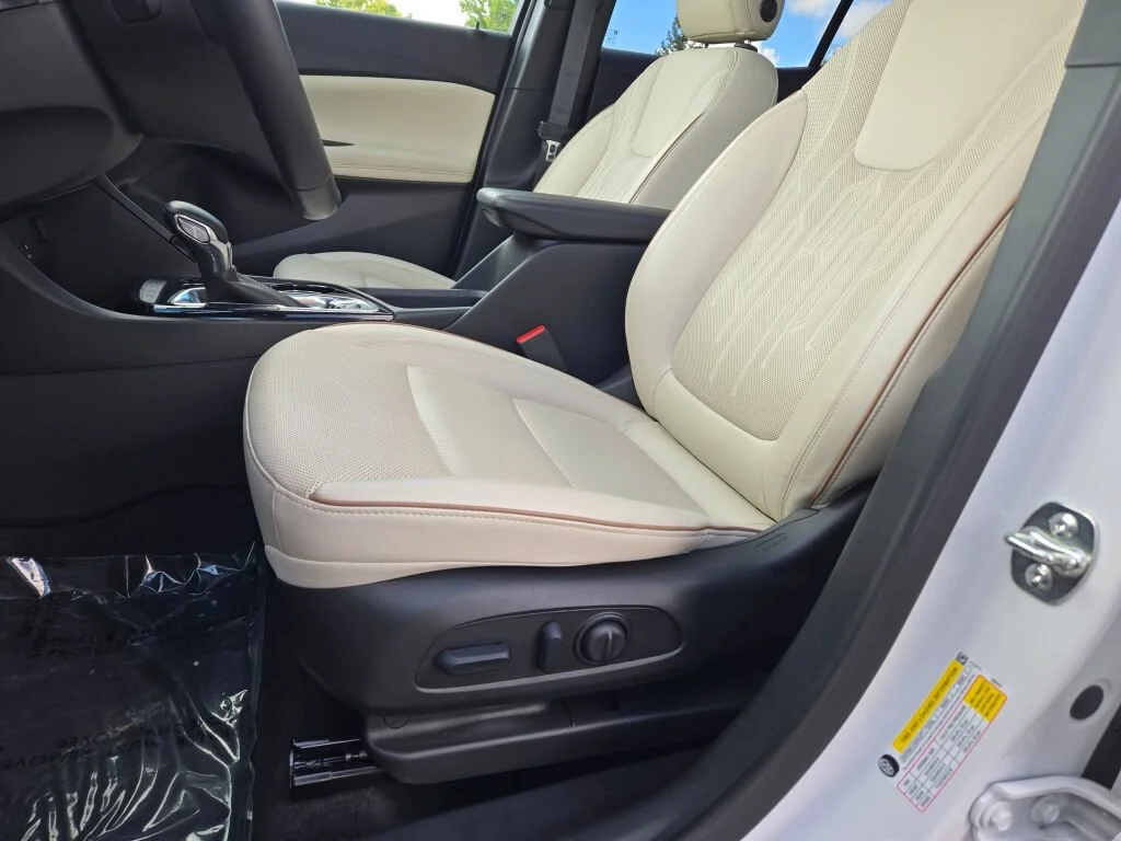 Used 2026 White Buick Avenir image 23