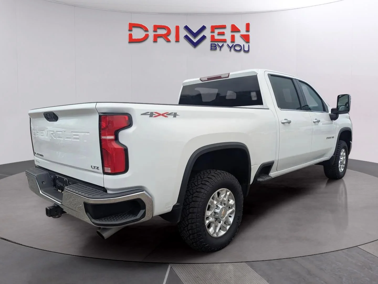 Used 2024 Summit White Chevrolet LTZ image 5