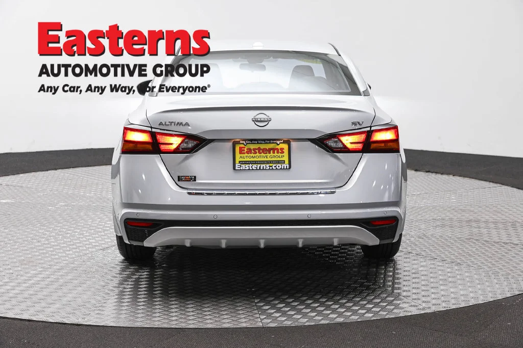 Used 2023 Silver Nissan 2.5 SV image 6