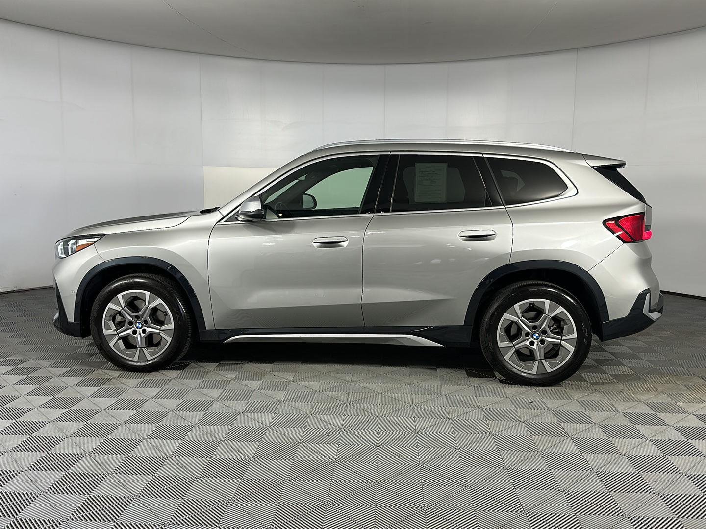 Used 2024 Space Silver Metallic BMW xDrive28i image 5