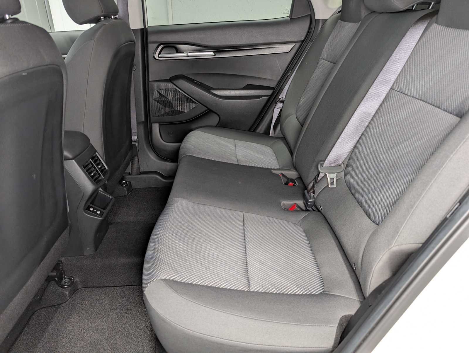 Used 2024 Snow White Pearl Kia LX image 21