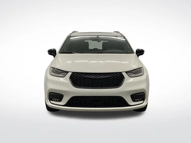 New 2026 Bright White Clear-Coat Exterior Paint Chrysler Limited image 12