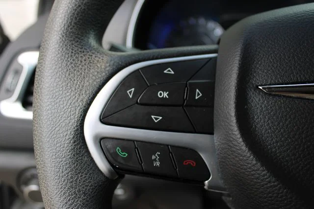 Used 2015 White Chrysler Limited image 4