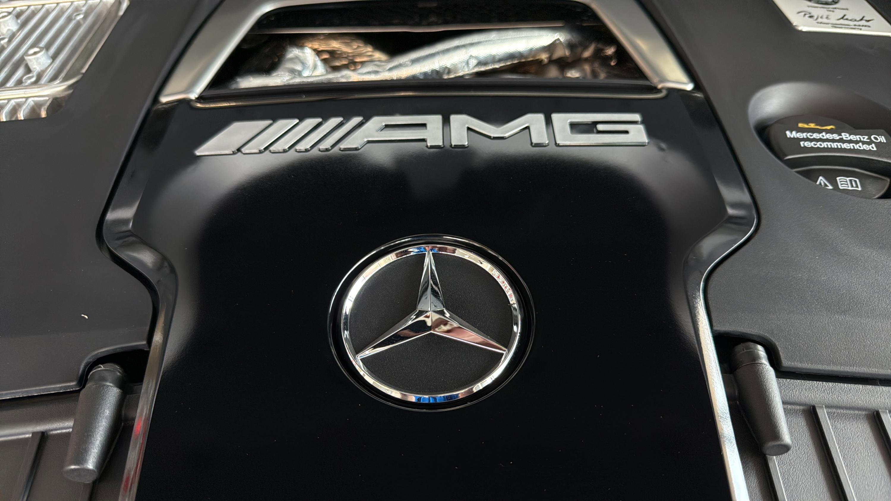 New 2026 MANUFAKTUR Signature Cirrus Silver Magno Mercedes-Benz AMG® GLS 63 image 12