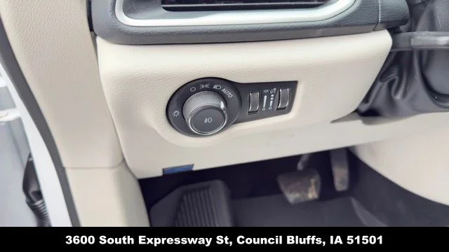 Used 2023 White Chrysler Touring L image 18