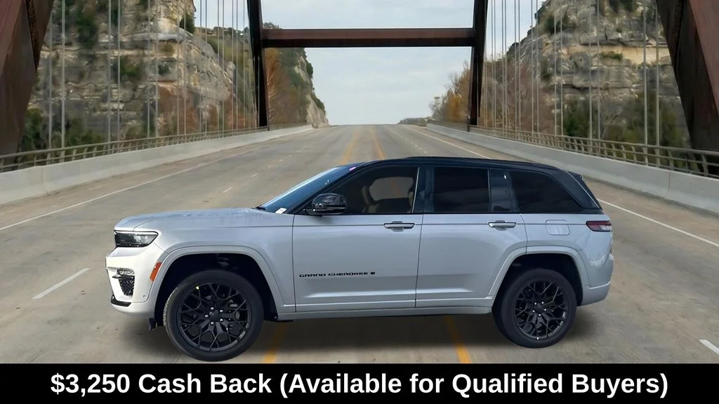 New 2025 Silver Zynith Exterior Paint Jeep Summit Reserve image 4