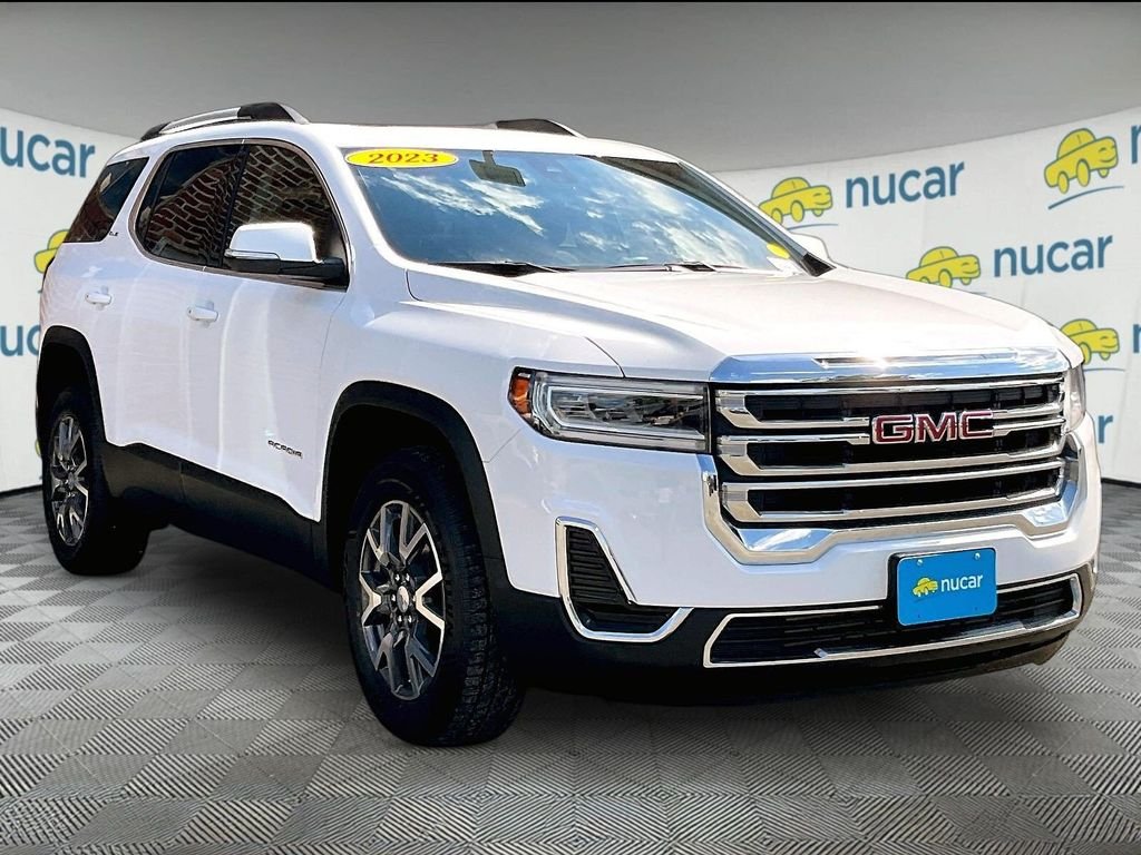 Used 2023 White GMC SLE image 1