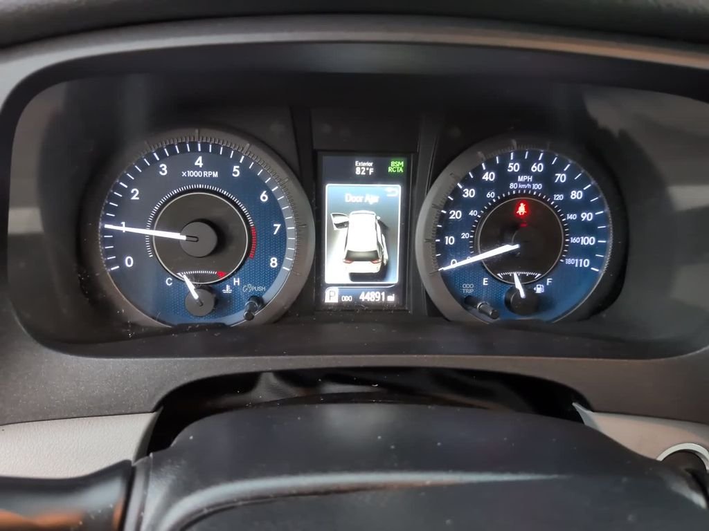Used 2020 Gray Toyota XLE Premium image 18