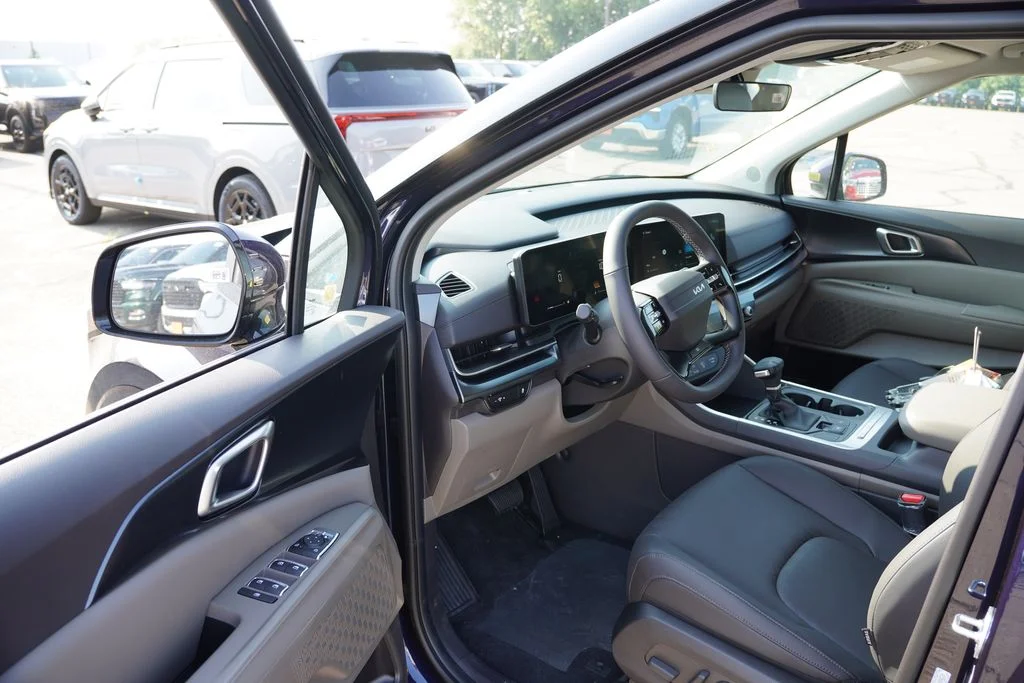 2027 Kia Carnival LXS - Photo 10