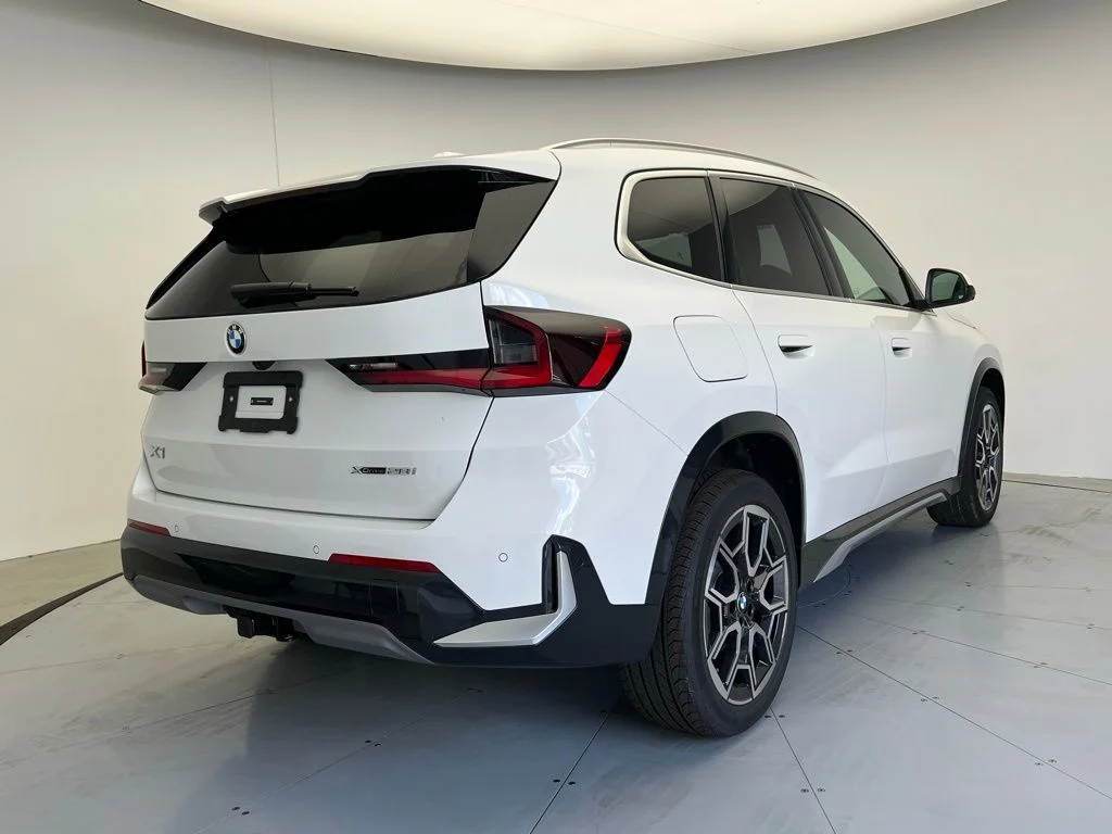 Used 2026 Alpine White BMW xDrive28i image 3