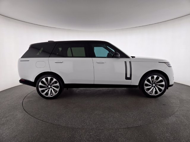 Used 2025 White Land Rover SE image 6