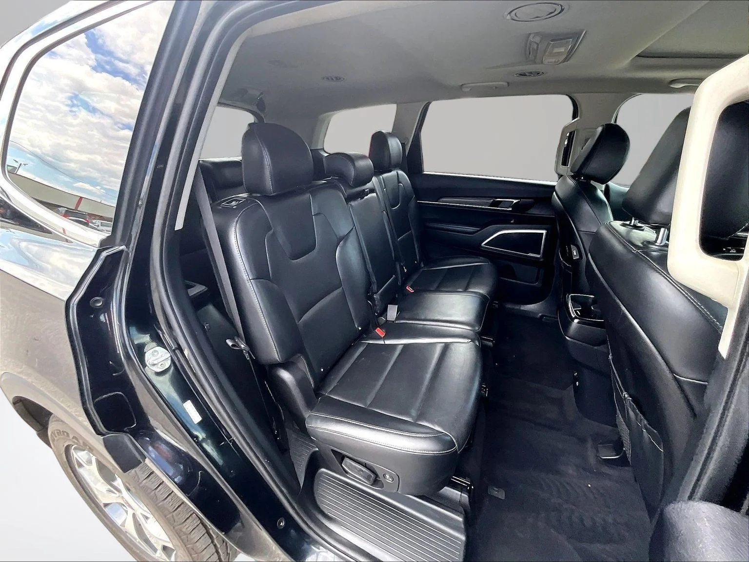 Used 2020 Black Kia EX image 27