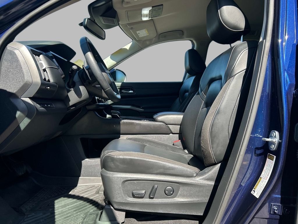 Used 2022 Blue Nissan SL image 14