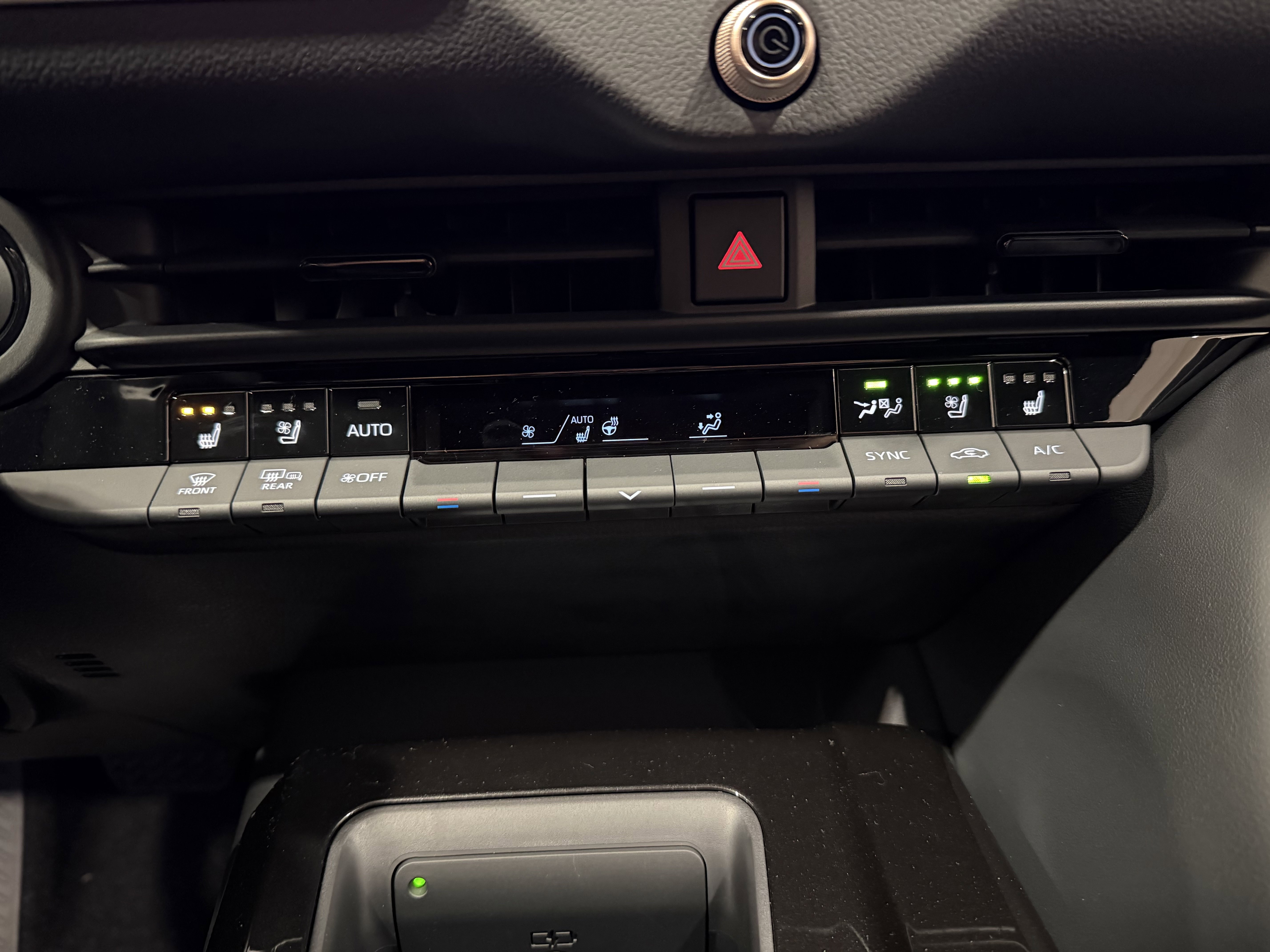 2025 Toyota Crown Signia XLE - Photo 13