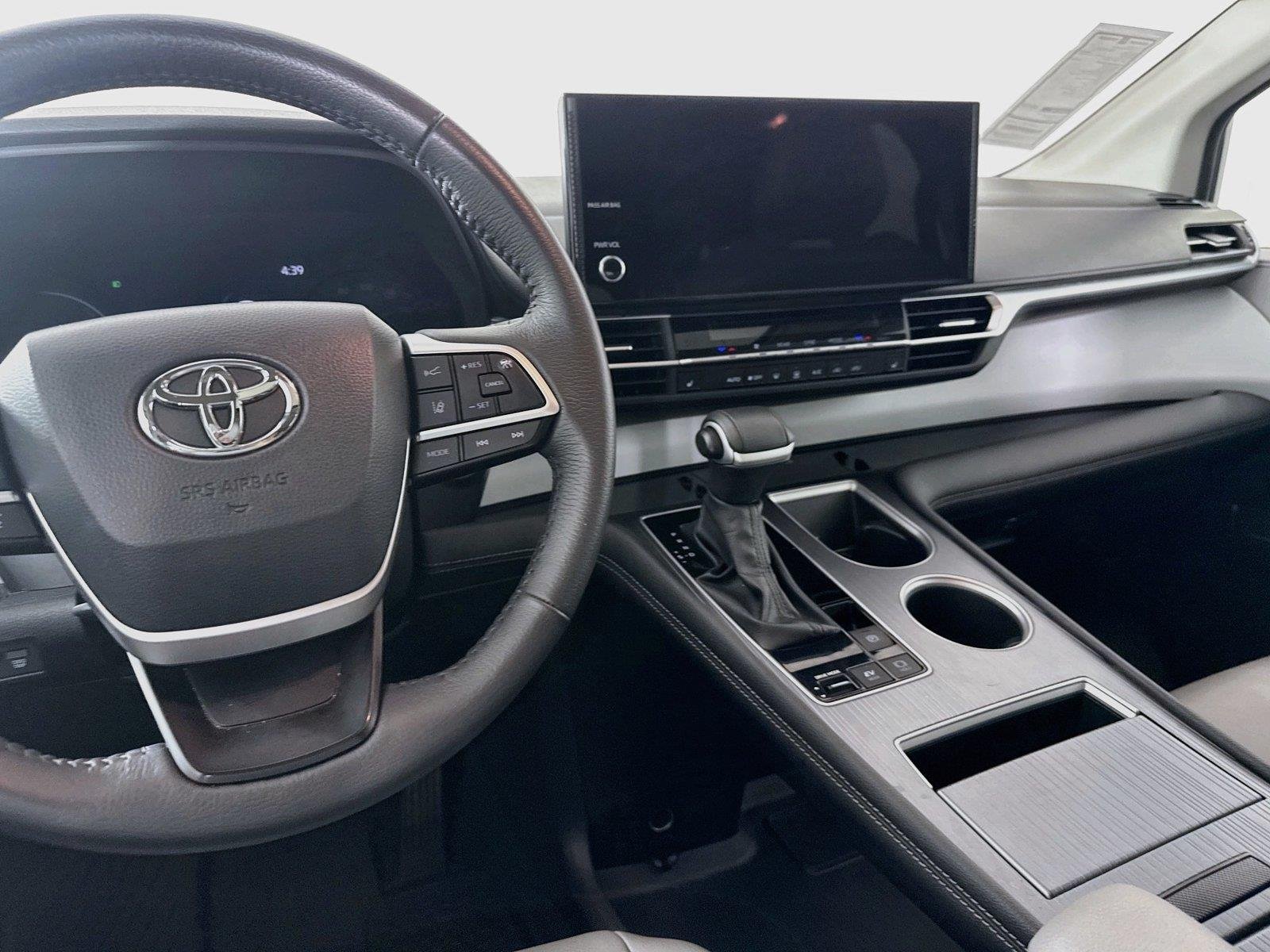 Certified Used 2025 Wind Chill Pearl Toyota XLE 8-Passenger image 33
