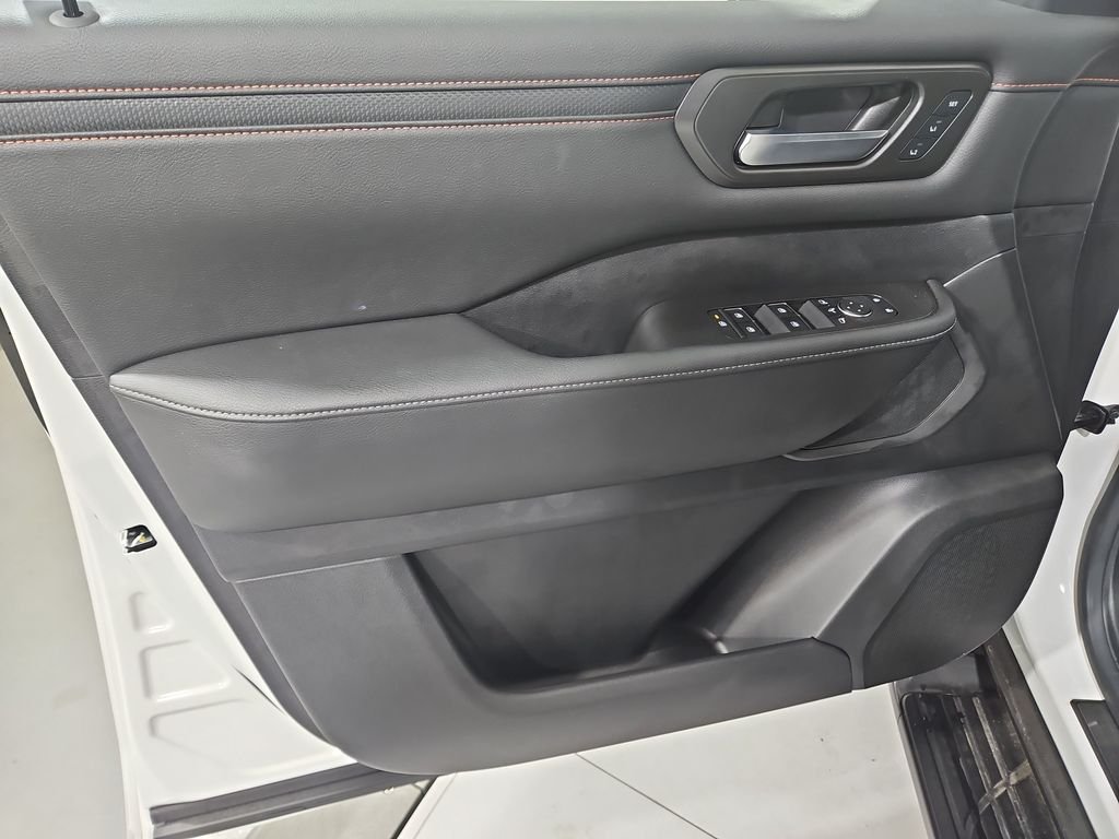 2026 Nissan Armada PRO-4X - Photo 11