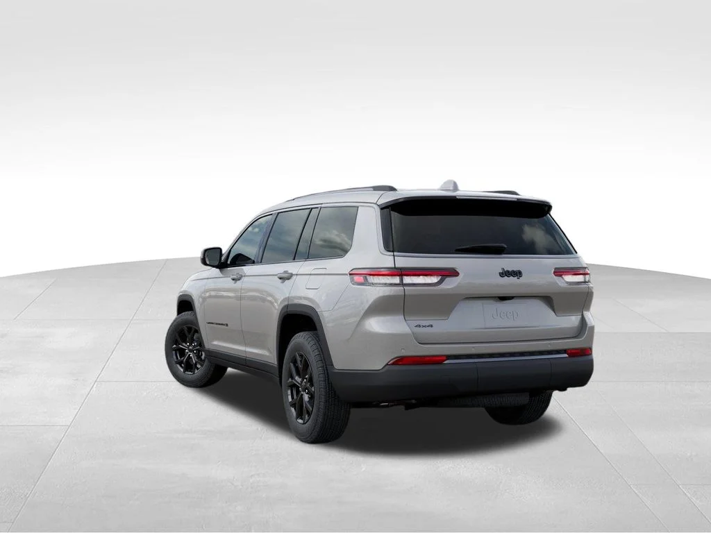 New 2026 Silver Zynith Exterior Paint Jeep Laredo image 3