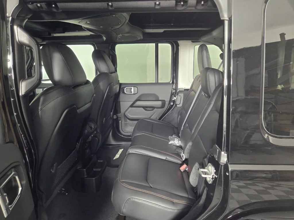 New 2026 Black Clear-Coat Exterior Paint Jeep Sahara image 17