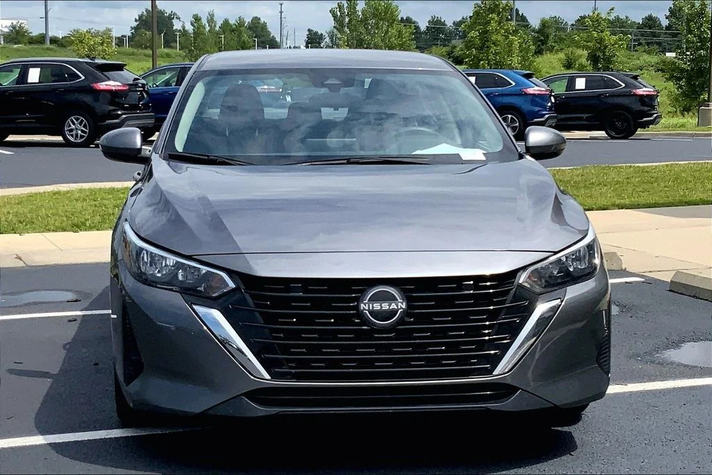 Used 2024 Gray Nissan SV image 7