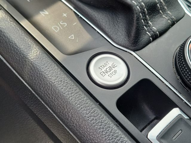 Certified Used 2021 Deep Black Pearl Effect Volkswagen SEL Premium image 14