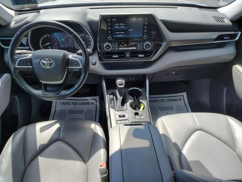 Used 2022 Silver Toyota XLE image 24