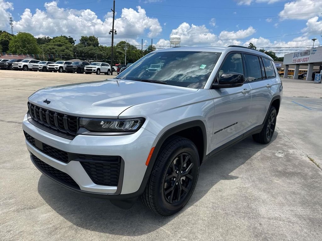 New 2026 Silver Zynith Exterior Paint Jeep Altitude image 7